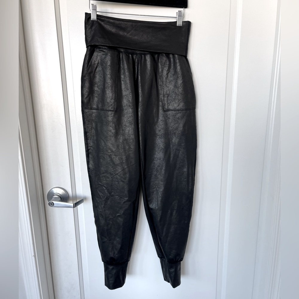 Aerie Offline The Hugger Crackle Black Women’s Jogger Size Small Long